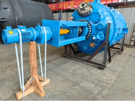 グラスライニング反応機、クローズタイプ